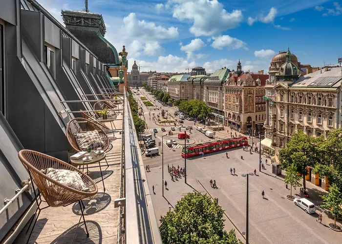 Vn17 Rooftop Suites By Adrez Prag